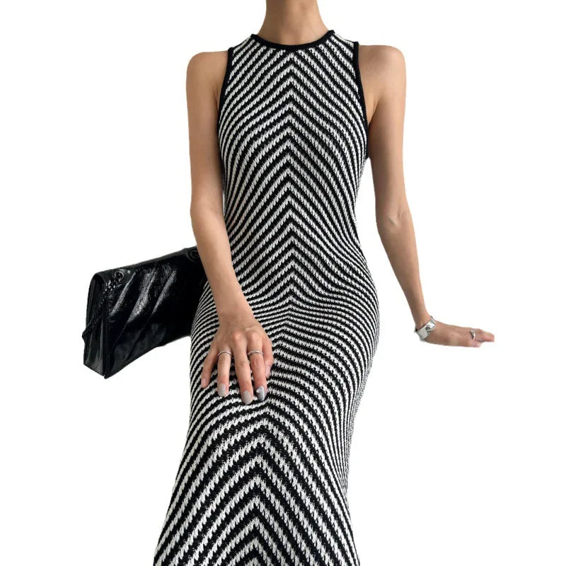 GAUN PANJANG WANITA MODEL KOREA MOTIF GARIS TANPA LENGAN ELEGAN & RAMPING | Korean Chic Round Neck Striped Slim Fit Sleeveless Long Dress Casual Elegant Daily Wear