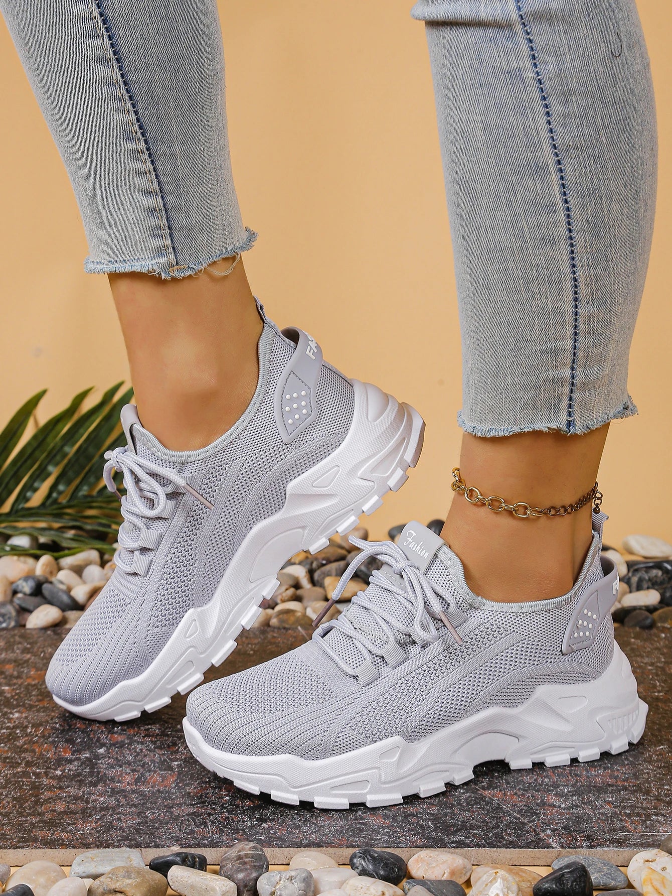 SEPATU OLAHRAGA WANITA PREMIUM BAHAN JARING BERNAFAS MODEL BARU 2025 - BERKAH REJEKIMU GROUP