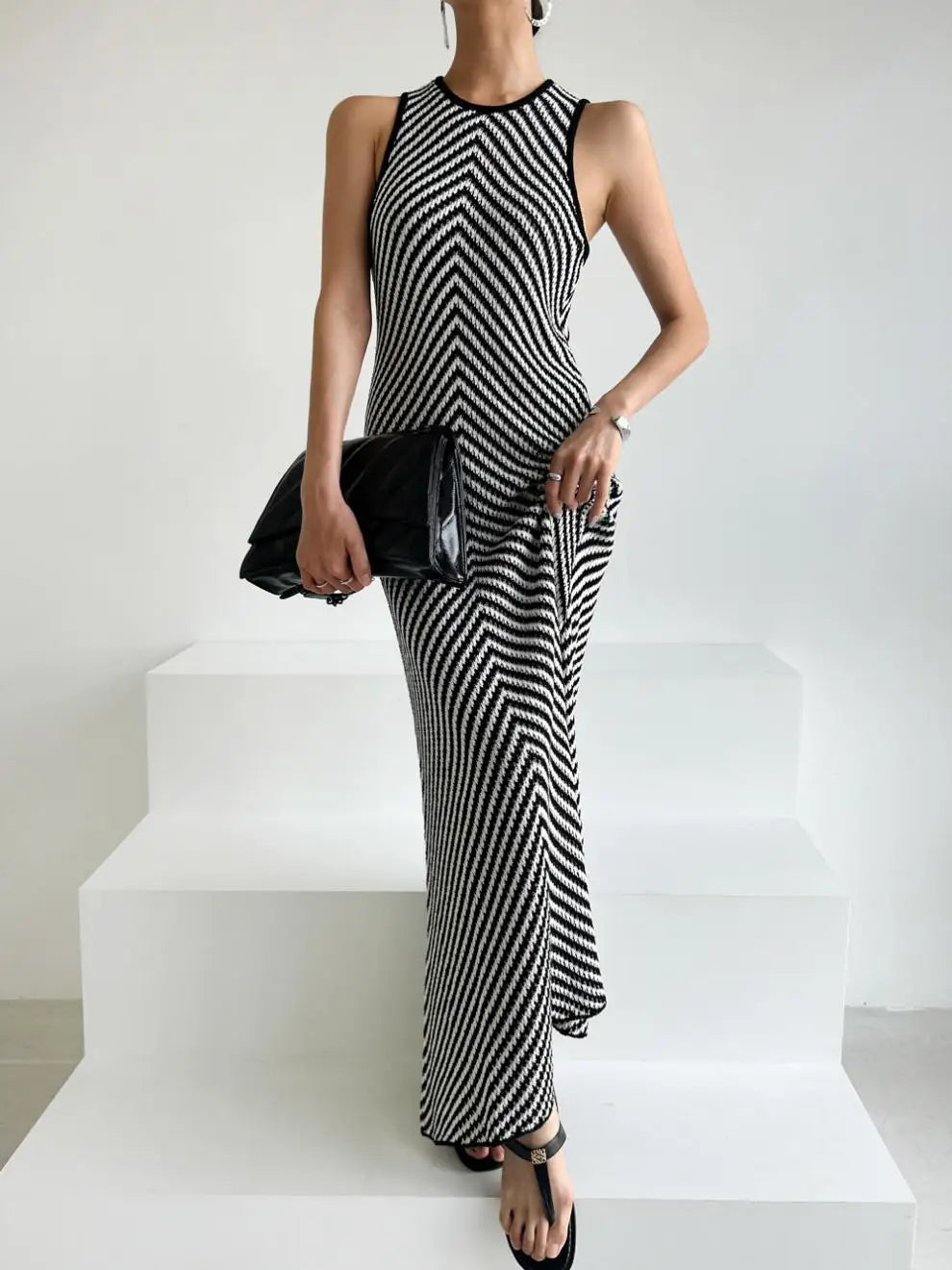 GAUN PANJANG WANITA MODEL KOREA MOTIF GARIS TANPA LENGAN ELEGAN & RAMPING | Korean Chic Round Neck Striped Slim Fit Sleeveless Long Dress Casual Elegant Daily Wear