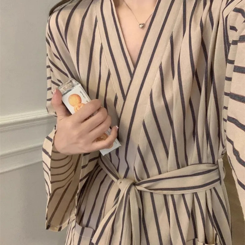 Jubah Mandi Wanita Model Kimono Motif Garis - Bahan Halus Adem
