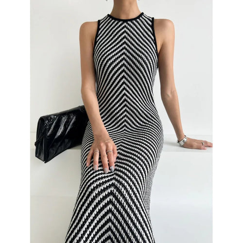 GAUN PANJANG WANITA MODEL KOREA MOTIF GARIS TANPA LENGAN ELEGAN & RAMPING | Korean Chic Round Neck Striped Slim Fit Sleeveless Long Dress Casual Elegant Daily Wear