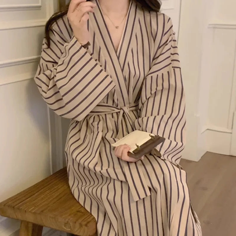 Jubah Mandi Wanita Model Kimono Motif Garis - Bahan Halus Adem